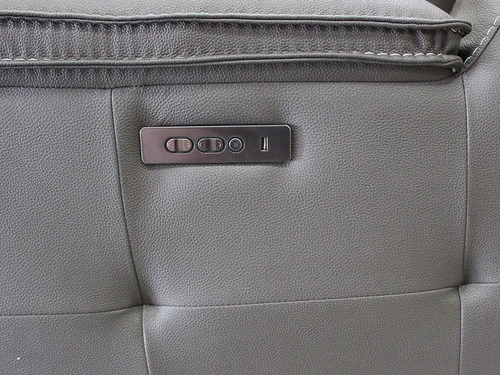 Beyona Gray 3 Power Recliner & Console Sectional - Image 4